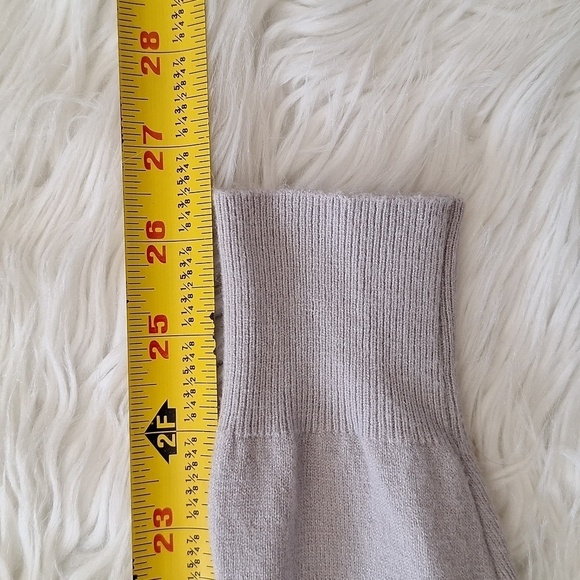 Main Strip High Low V Neck Sweater - Picture 14 of 15